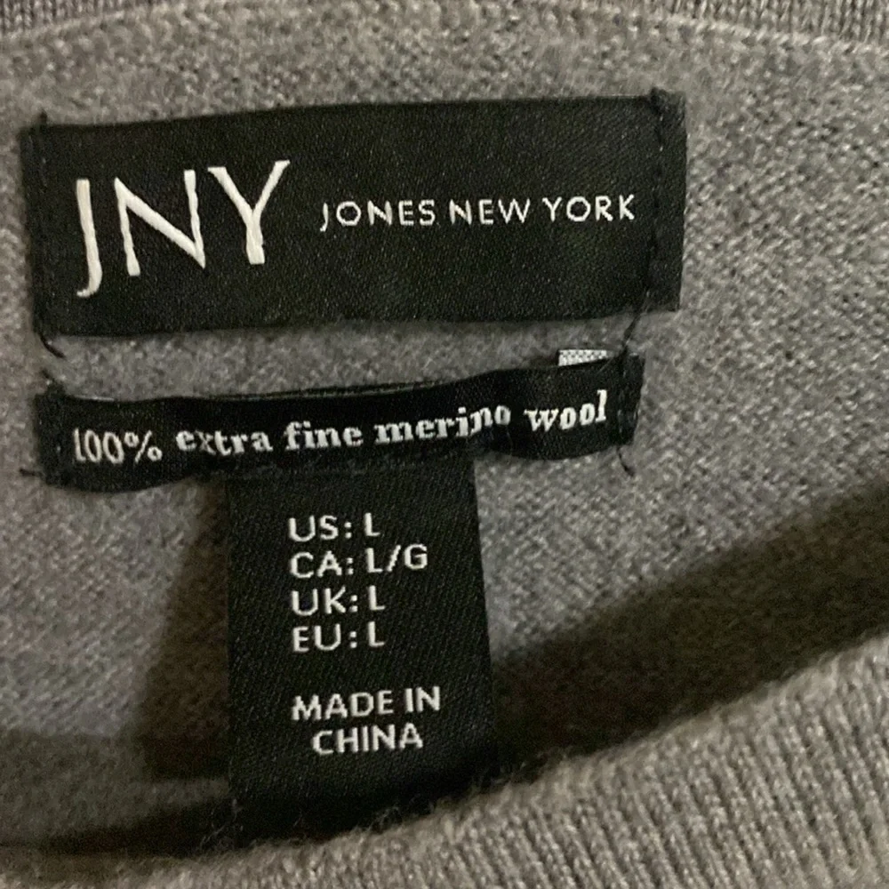 Jones New York Large 100% Extra Fine Merino Wool Gray and White Good Condition